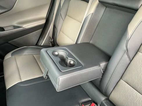 Used 2025 Chevrolet Equinox LT w/ Convenience Package II image 36