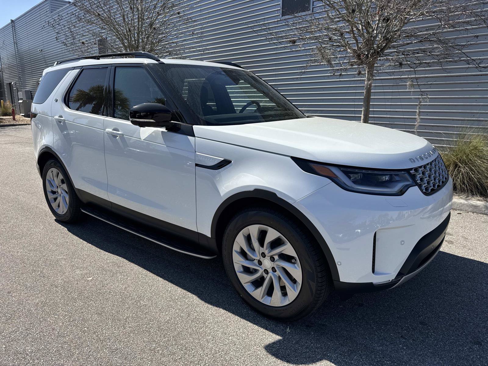 Used 2026 Land Rover Discovery S AWD/4WD image 4