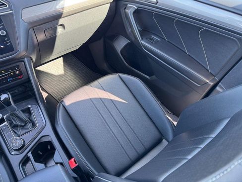 Used 2024 Volkswagen Tiguan SE image 16