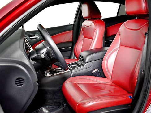 Used 2018 Dodge Charger SXT image 16