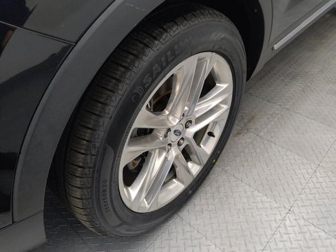 Used 2016 Ford Explorer XLT w/ Equipment Group 202A AWD/4WD image 31