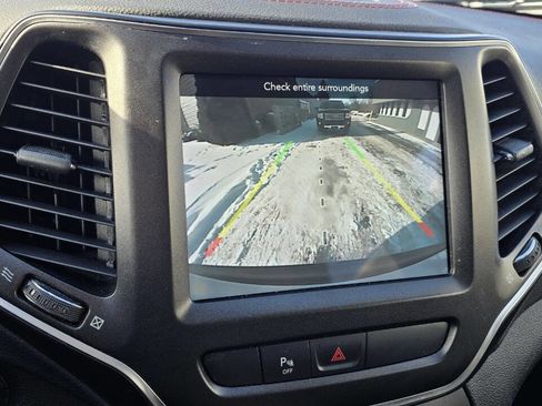 Used 2019 Jeep Cherokee Trailhawk w/ Comfort/Convenience Group image 18