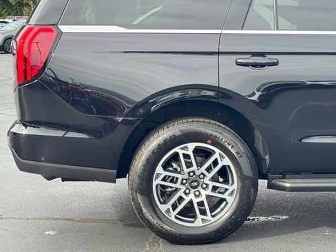 New 2025 Ford Expedition Active image 52