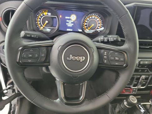 Used 2025 Jeep Wrangler Unlimited Rubicon AWD/4WD image 16