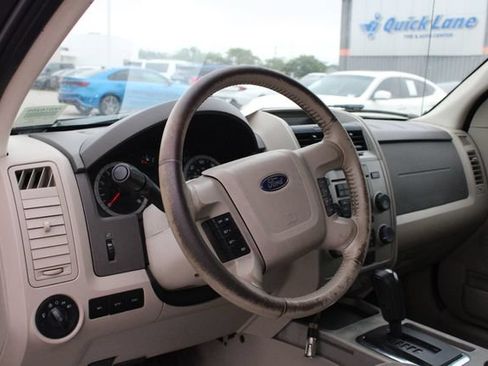 Used 2010 Ford Escape XLT AWD/4WD image 2