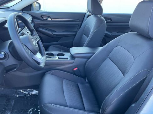 Used 2025 Nissan Altima 2.5 SV image 35