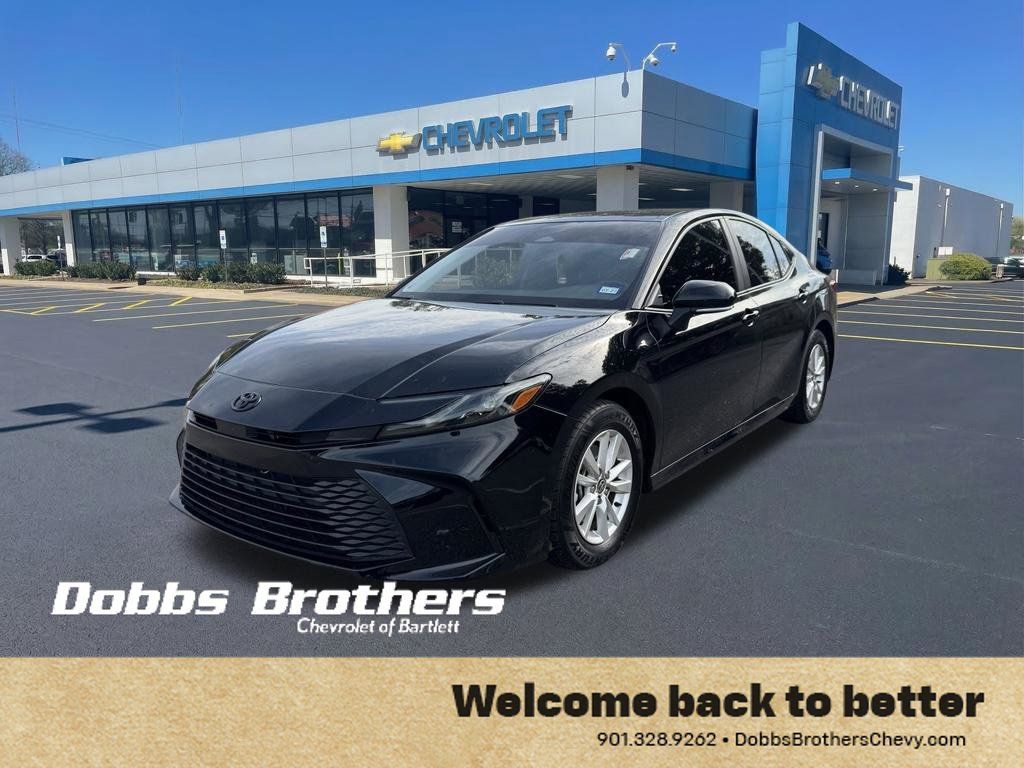 Used 2025 Toyota Camry LE FWD image 3