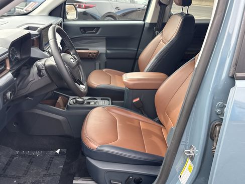 Used 2023 Ford Maverick Lariat w/ Lariat Luxury Package image 12