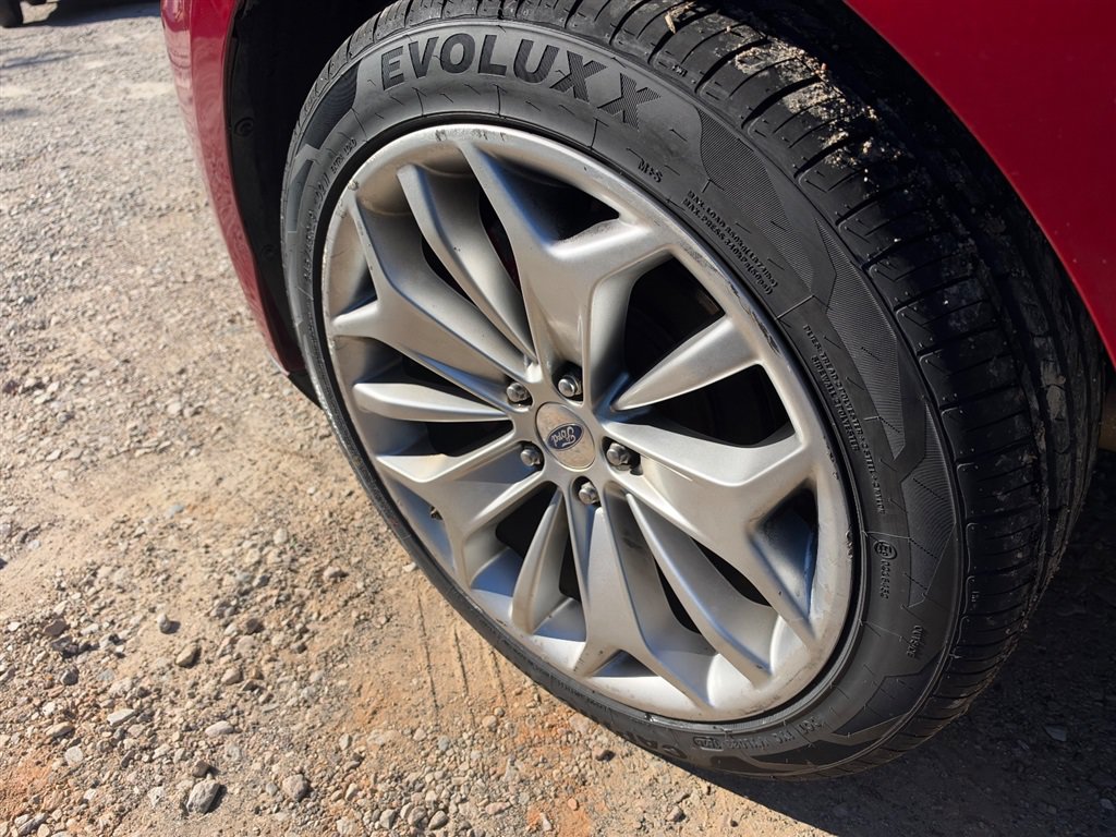 Used 2017 Ford Taurus Limited FWD image 17