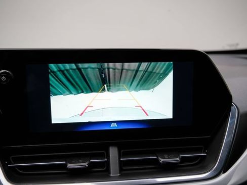 Used 2025 Chevrolet Trax LT FWD image 29