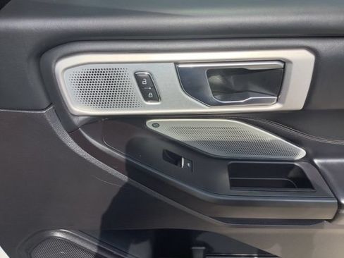 Used 2020 Ford Explorer Platinum w/ Premium Technology Package AWD/4WD image 25