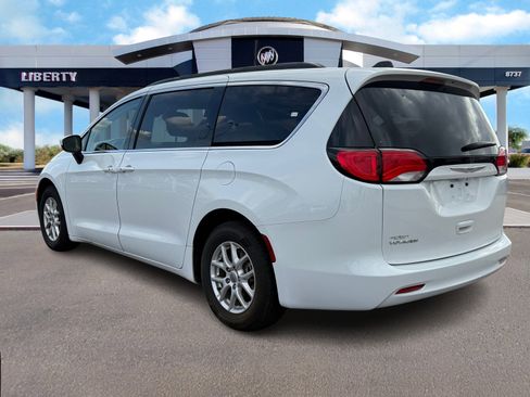 Used 2021 Chrysler Voyager Lxi image 6