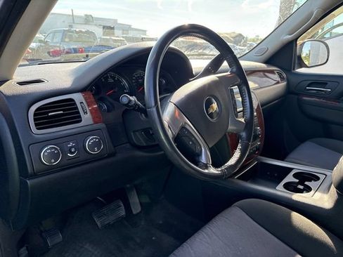 Used 2011 Chevrolet Suburban LS w/ Convenience Package 1 AWD/4WD image 8