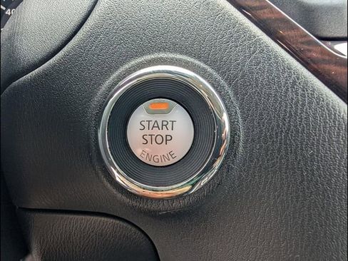 Used 2014 Nissan Pathfinder SL w/ SL Premium Package FWD image 12