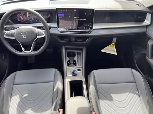New 2026 Volkswagen Tiguan SE image 23