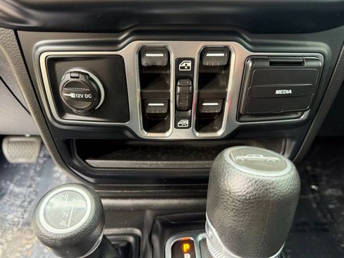 Used 2023 Jeep Gladiator Sport image 29