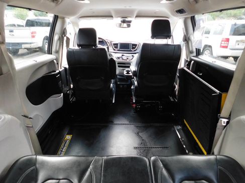 Used 2021 Chrysler Voyager Lxi w/ Cold Weather Group image 19