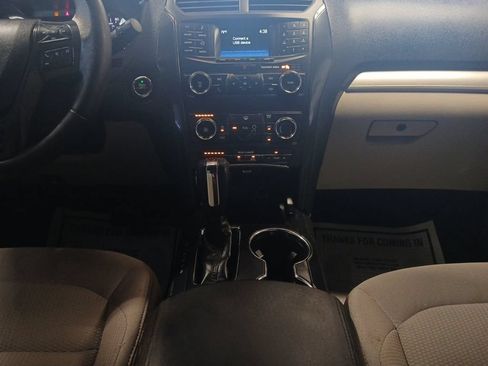 Used 2018 Ford Explorer XLT FWD image 11