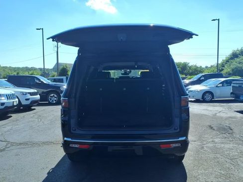 Certified 2024 Jeep Wagoneer Series II AWD/4WD image 7