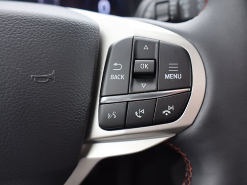 Used 2026 Ford Explorer Active w/ Active Comfort Package AWD/4WD image 18