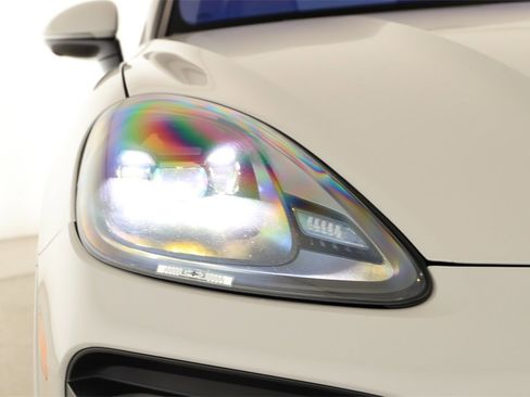 Used 2021 Porsche Cayenne GTS image 33