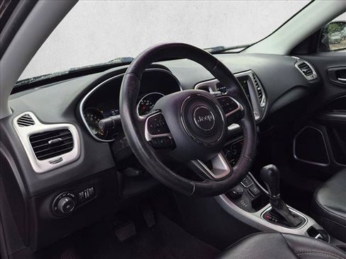 Used 2018 Jeep Compass Latitude w/ Popular Equipment Group AWD/4WD image 9