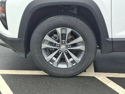 Used 2025 Chevrolet Equinox LT FWD image 8