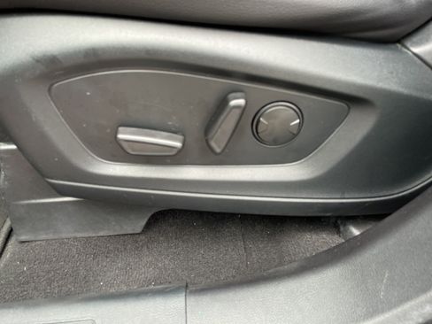 Used 2020 Ford Explorer XLT w/ Equipment Group 202A image 11