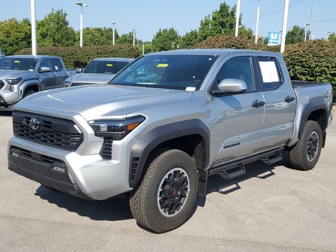 Certified 2026 Toyota Tacoma TRD Off-Road AWD/4WD image 2