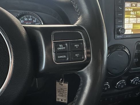 Used 2017 Jeep Wrangler Unlimited Rubicon image 32