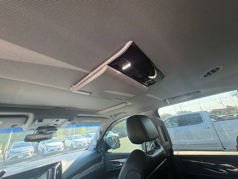 Used 2019 Cadillac Escalade Luxury AWD/4WD image 11