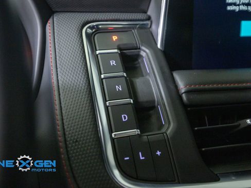 Used 2023 Chevrolet Suburban RST w/ Luxury Package AWD/4WD image 17