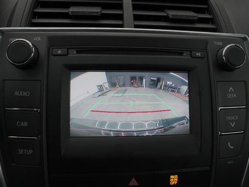 Used 2017 Toyota Camry SE image 12