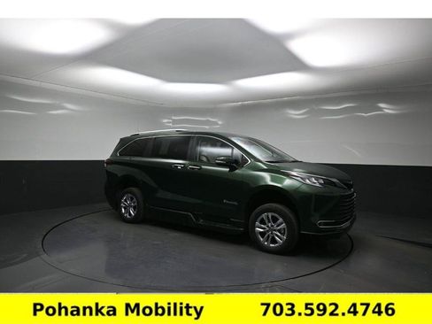 Used 2026 Toyota Sienna Limited FWD image 7