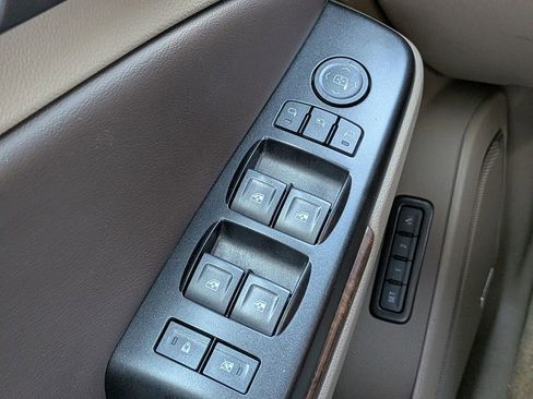 Used 2017 Chevrolet Suburban LT AWD/4WD image 27