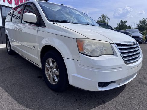 Used 2008 Chrysler Town & Country Touring FWD image 3