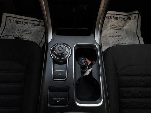 Used 2017 Ford Fusion SE w/ Fusion SE Technology Package FWD image 23