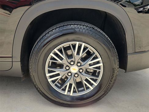 Used 2024 Chevrolet Traverse LT w/ Enhanced Driving Package FWD image 33