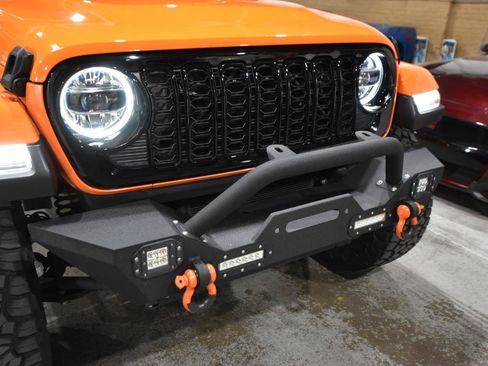 Used 2025 Jeep Gladiator Sport AWD/4WD image 4