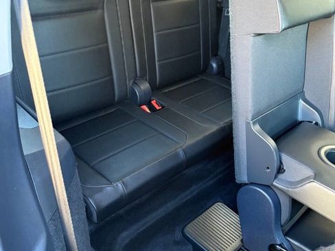 Used 2019 Volkswagen Tiguan SE image 33