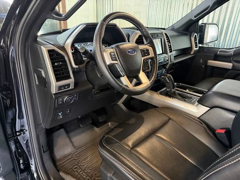Used 2019 Ford F150 Lariat w/ Equipment Group 502A Luxury AWD/4WD image 12