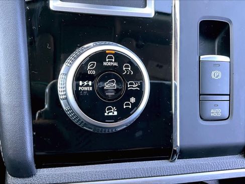 Used 2025 Mitsubishi Outlander SE AWD/4WD image 35