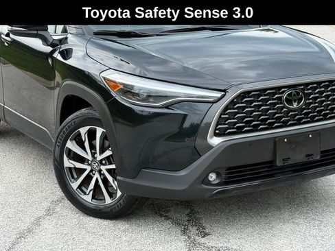 Used 2025 Toyota Corolla Cross XLE FWD image 5