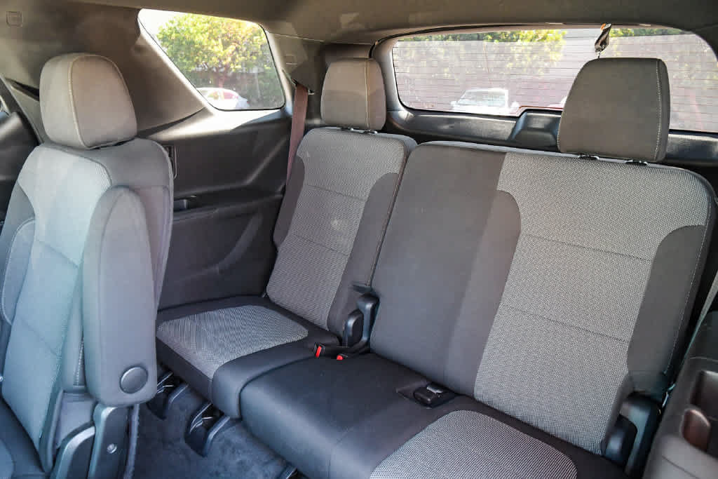 Used 2023 Chevrolet Traverse LT FWD image 18