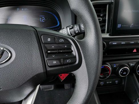Used 2023 Hyundai Venue SE FWD image 10