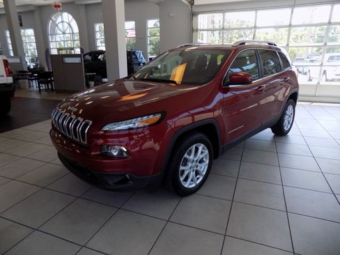 Certified 2017 Jeep Cherokee Latitude image 3