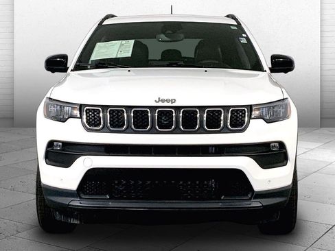 Used 2023 Jeep Compass Latitude AWD/4WD image 2