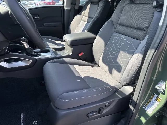 Certified 2025 Nissan Frontier SV w/ SV Convenience Package RWD image 30