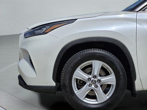 Used 2020 Toyota Highlander LE AWD/4WD image 38