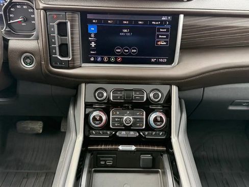 Used 2021 GMC Yukon XL Denali image 24